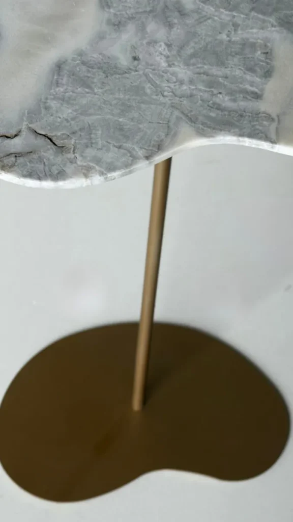 d nq np 2x 836374 mlb87780946476 072025 f mesa lateral tampo em marmore base dourado champagne 39x26